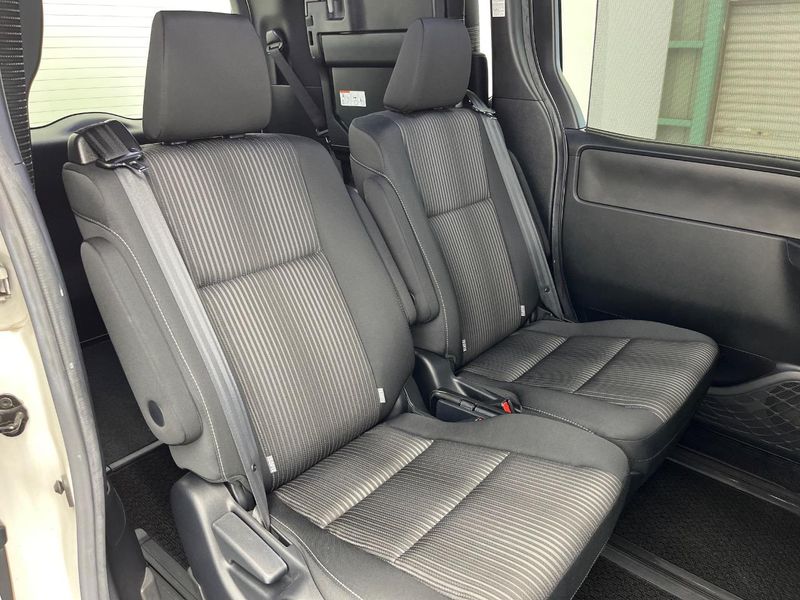 2017 Toyota Voxy DBA-ZRR80W (UW-6a87c32a825f3)[5]