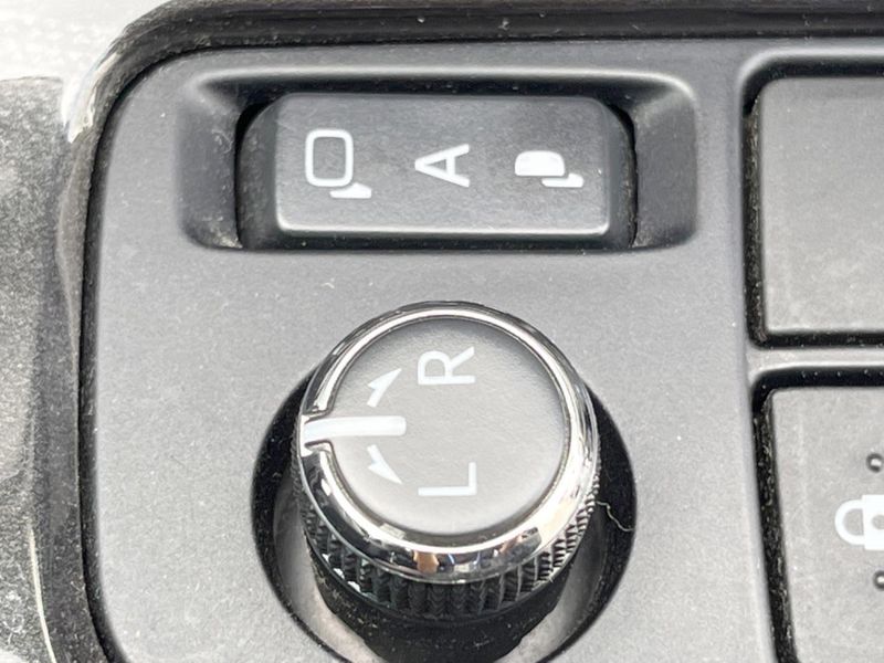2017 Toyota Harrier DBA-ZSU60W (UW-6a87c33a093d9)[27]