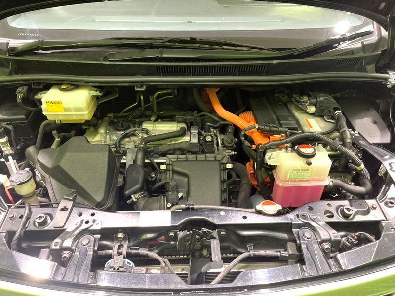 2016 Toyota Noah DAA-ZWR80W (UW-6a87c35d3353d)[4]