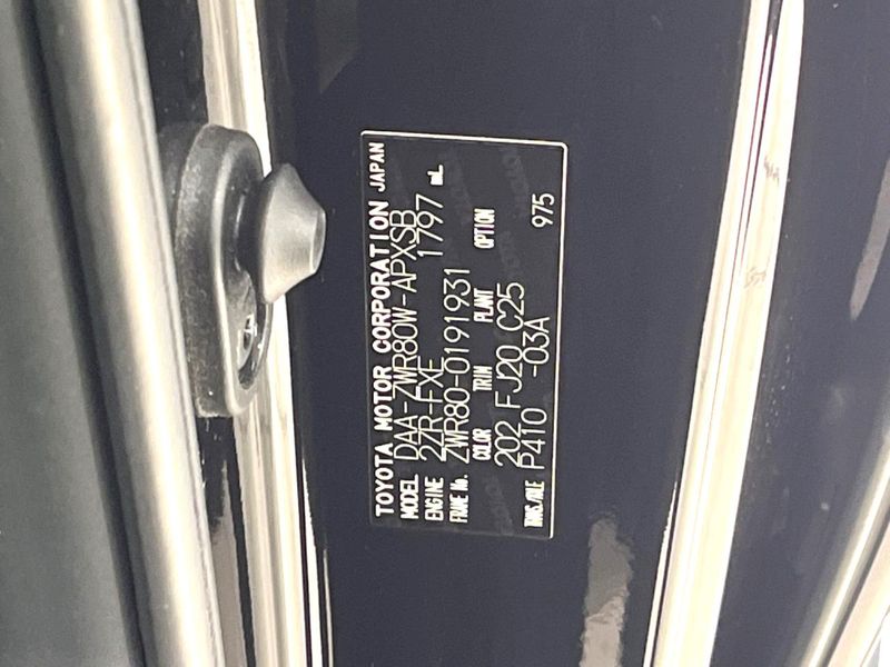 2016 Toyota Noah DAA-ZWR80W (UW-6a87c35d3353d)[1]
