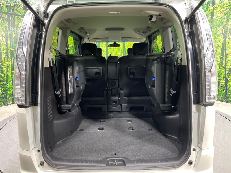 2015 Nissan Serena DAA-HFC26 (UW-6a8912a0e8b84)[15]
