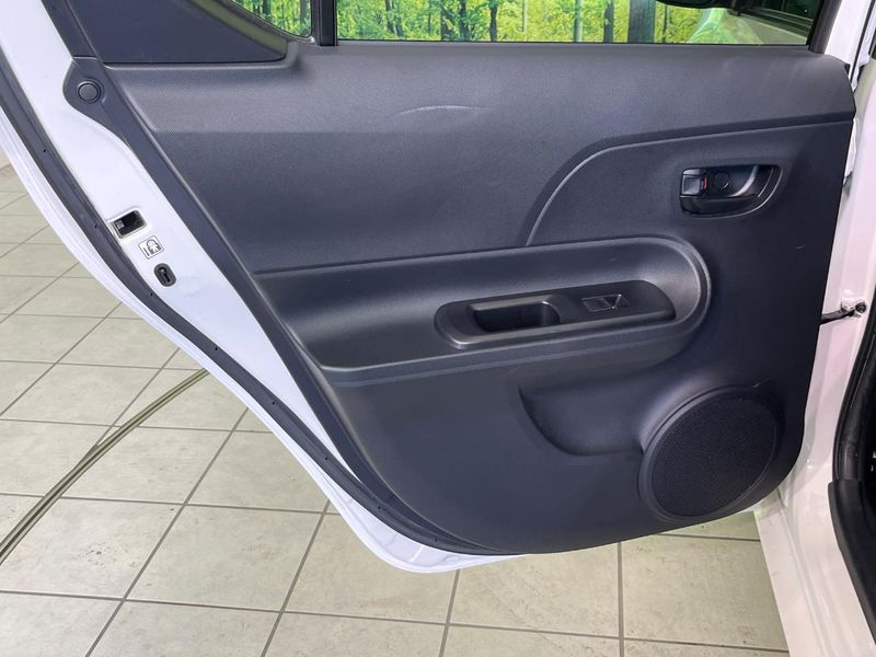 2015 Toyota Aqua DAA-NHP10 (UW-6a89144c0e81c)[8]