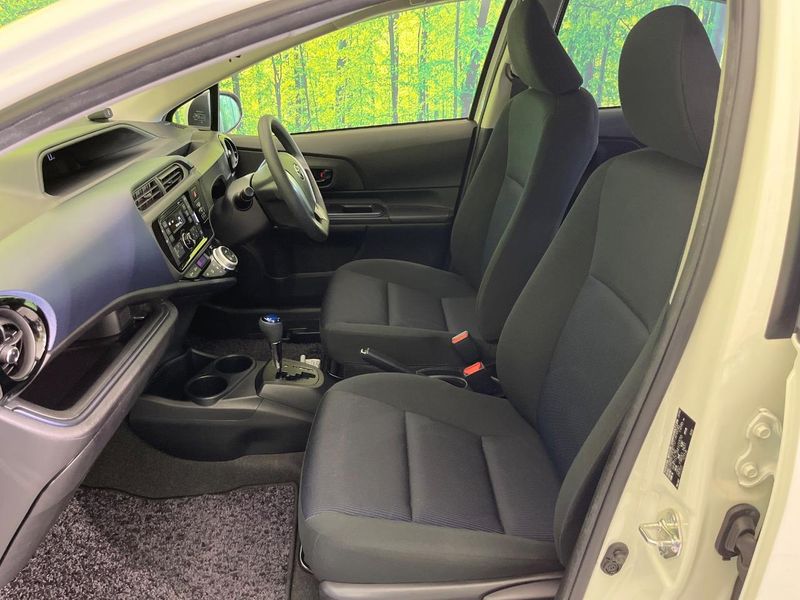 2015 Toyota Aqua DAA-NHP10 (UW-6a89144c0e81c)[13]