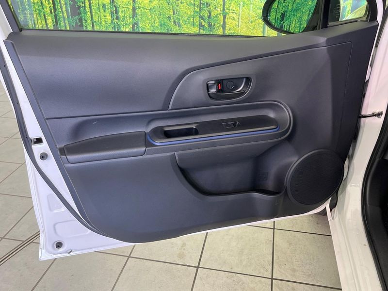 2015 Toyota Aqua DAA-NHP10 (UW-6a89144c0e81c)[11]