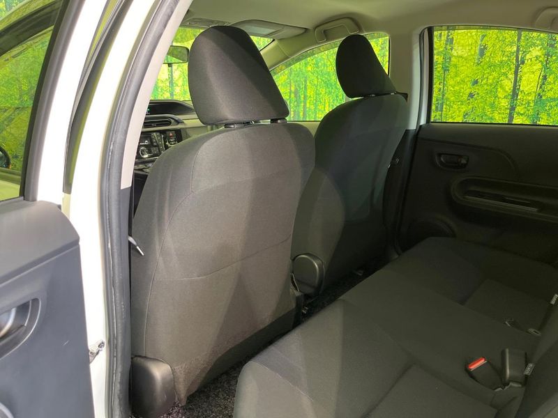 2015 Toyota Aqua DAA-NHP10 (UW-6a89144c0e81c)[10]