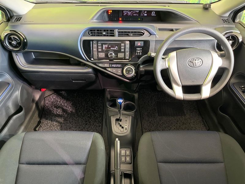 2015 Toyota Aqua DAA-NHP10 (UW-6a89144c0e81c)[29]
