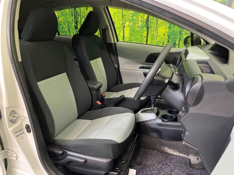 2012 Toyota Aqua DAA-NHP10 (UW-6a89145006992)[22]