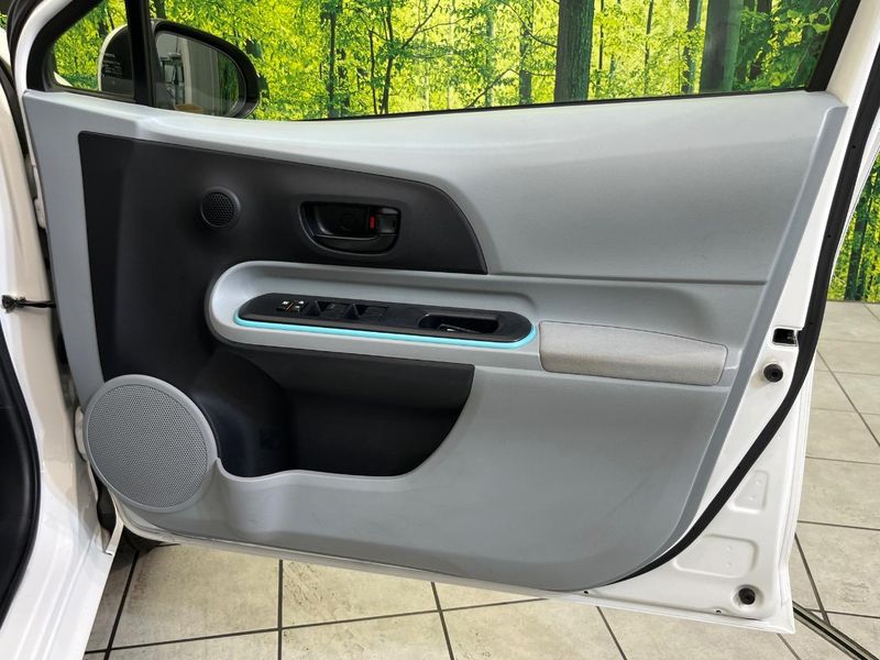 2012 Toyota Aqua DAA-NHP10 (UW-6a89145006992)[21]