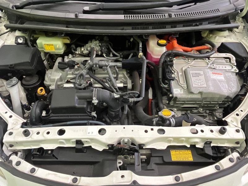 2012 Toyota Aqua DAA-NHP10 (UW-6a89145006992)[7]