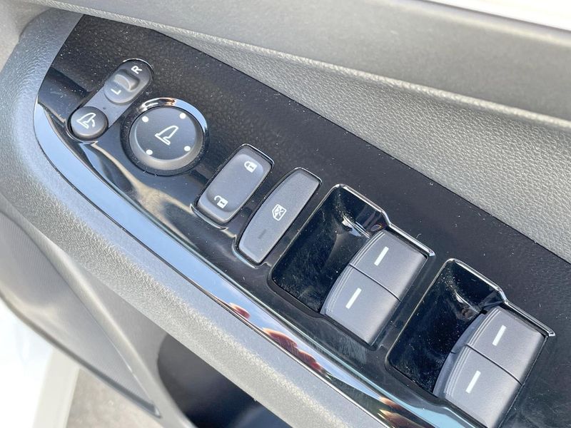2021 Honda Vezel 6AA-RV6 (UW-6a8914923fd52)[22]