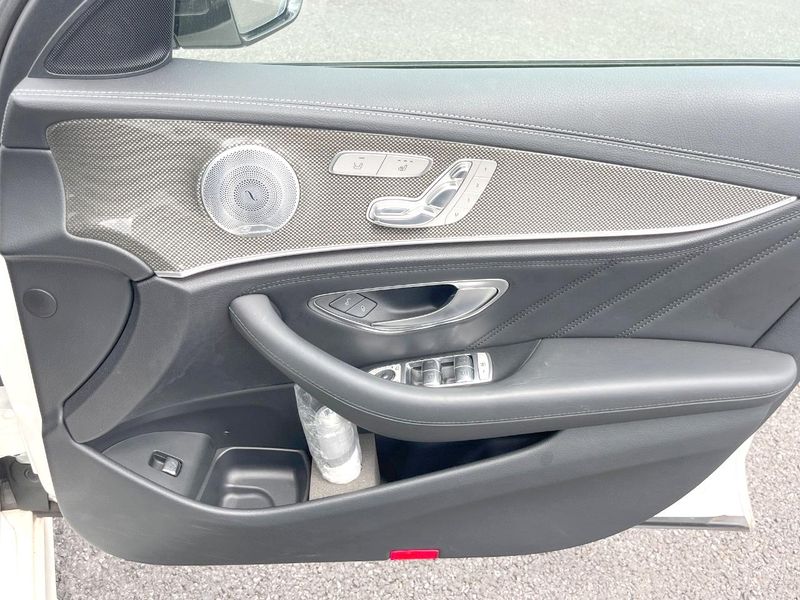 2017 Mercedes Benz E Class CBA-213064 (UW-6a8914e68154a)[27]