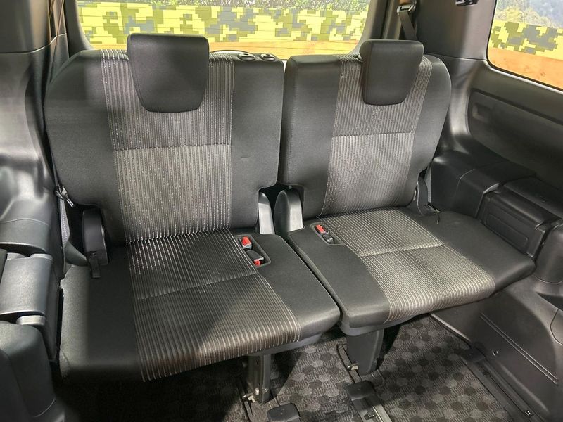 2017 Toyota Noah DBA-ZRR80W (UW-6a89150edce77)[24]