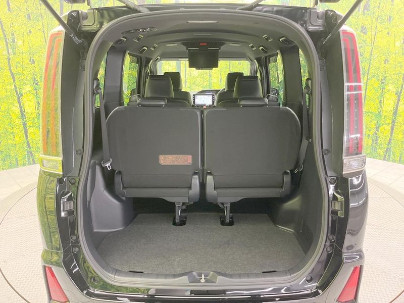 2019 Toyota Noah DBA-ZRR80W (UW-6a89151430b6a)[13]