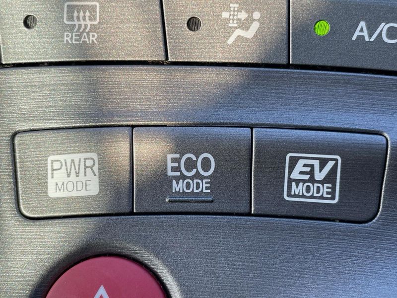 2014 Toyota Prius DAA-ZVW30 (UW-6a8915323c752)[14]