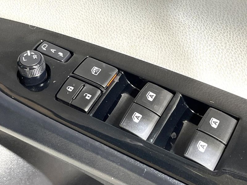 2016 Toyota Prius DAA-ZVW51 (UW-6a89153a35612)[13]