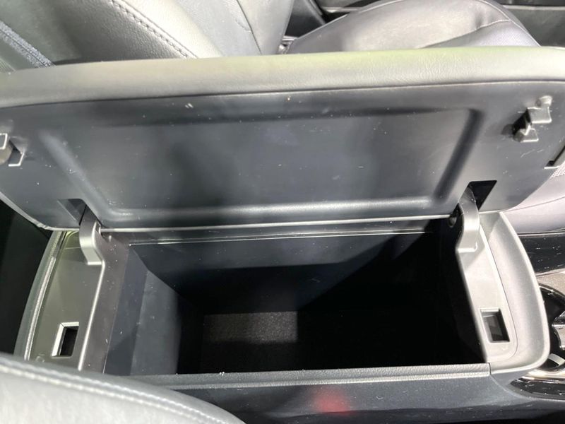 2019 Toyota Prius DAA-ZVW51 (UW-6a891541bf517)[28]
