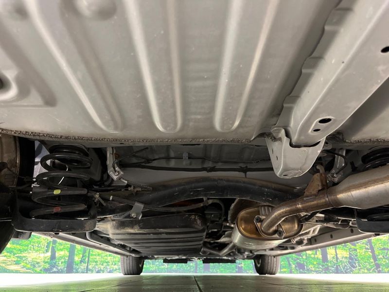 2019 Toyota Noah DAA-ZWR80G (UW-6a8915513d91b)[27]