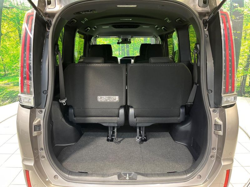 2019 Toyota Noah DAA-ZWR80G (UW-6a8915513d91b)[23]