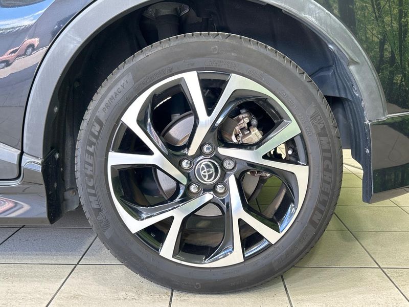 2017 Toyota C-HR DAA-ZYX10 (UW-6a89156645ace)[16]