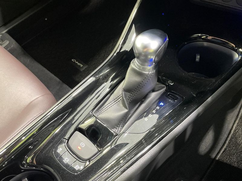 2018 Toyota C-HR DAA-ZYX10 (UW-6a8915698b223)[23]