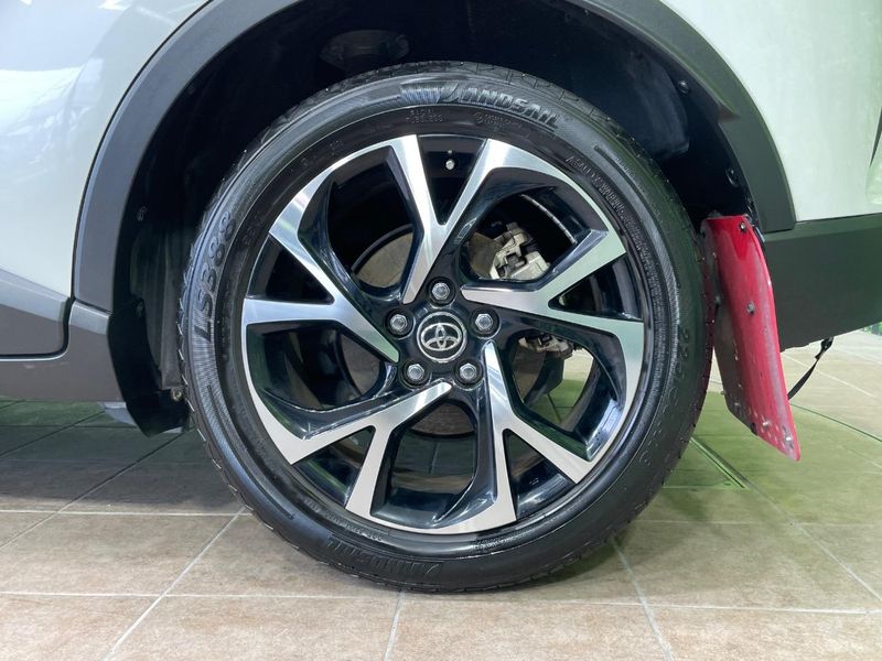2018 Toyota C-HR DAA-ZYX10 (UW-6a8915698b223)[11]