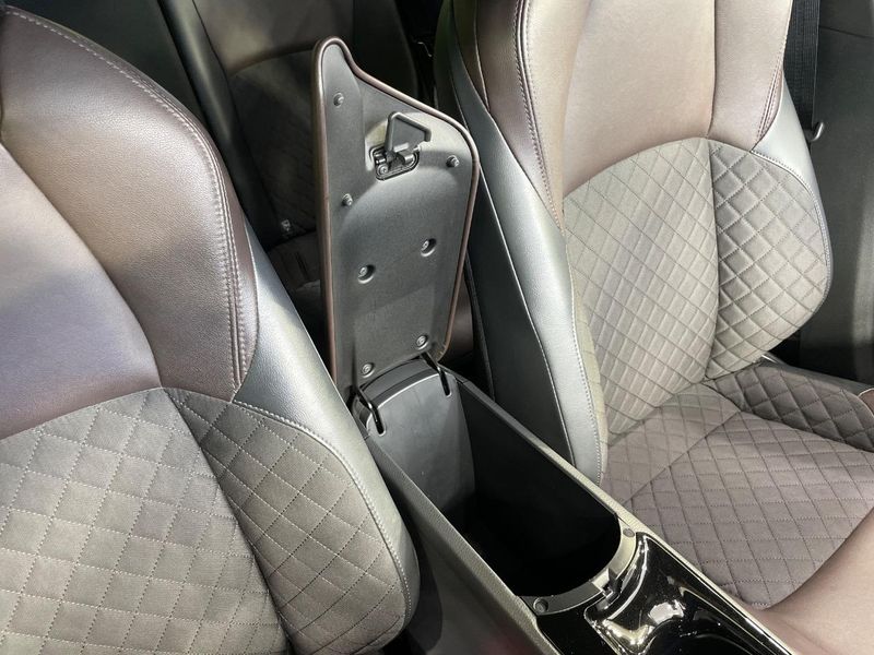 2018 Toyota C-HR DAA-ZYX10 (UW-6a8915698b223)[25]