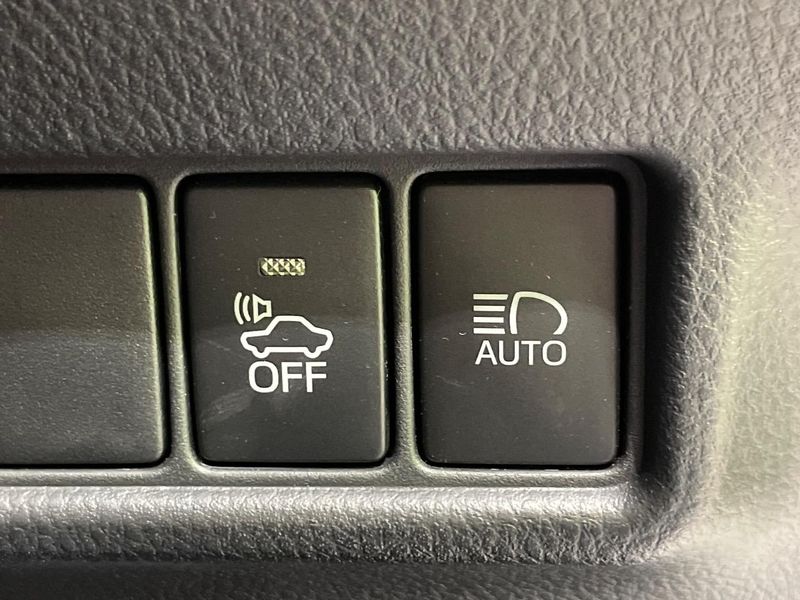 2018 Toyota C-HR DAA-ZYX10 (UW-6a8915698b223)[15]