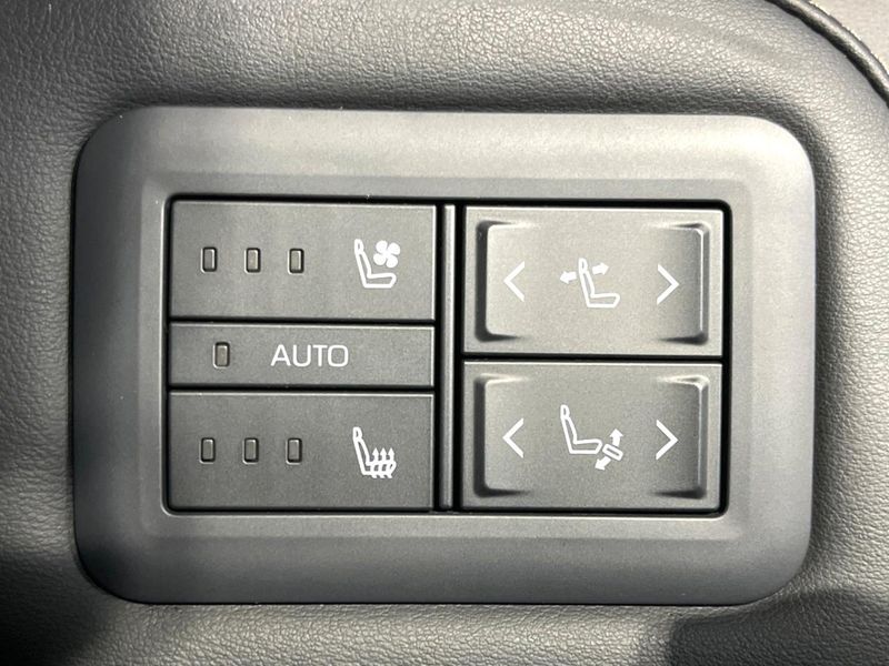 2023 Toyota Alphard Hybrid 6AA-AAHH40W (UW-6a8a62fae55fc)[12]