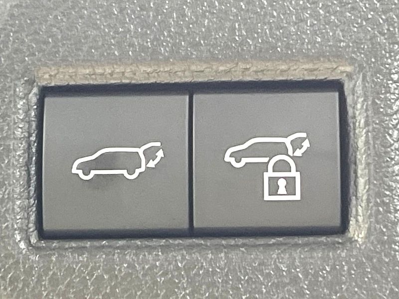 2023 Toyota Harrier Hybrid 6AA-AXUH80 (UW-6a8a63444e9ed)[28]