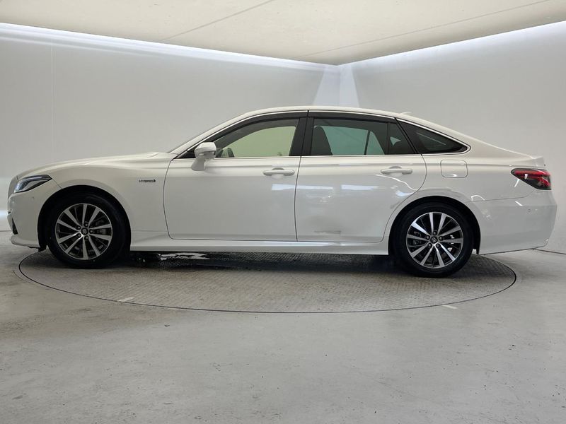 2019 Toyota Crown Hybrid 6AA-AZSH20 (UW-6a8a6353dbbb3)[28]