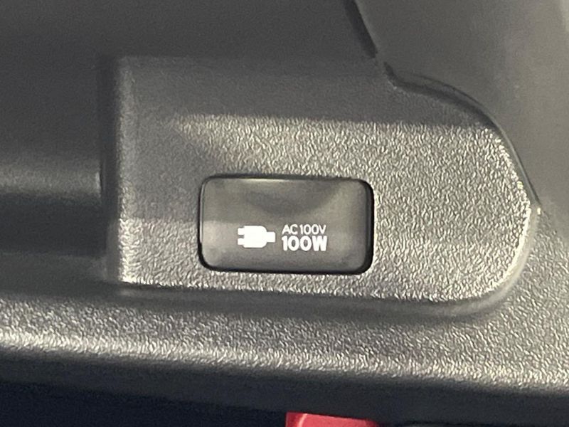2022 Toyota Hiace Van 3DF-GDH206V (UW-6a8a63cea79e3)[23]