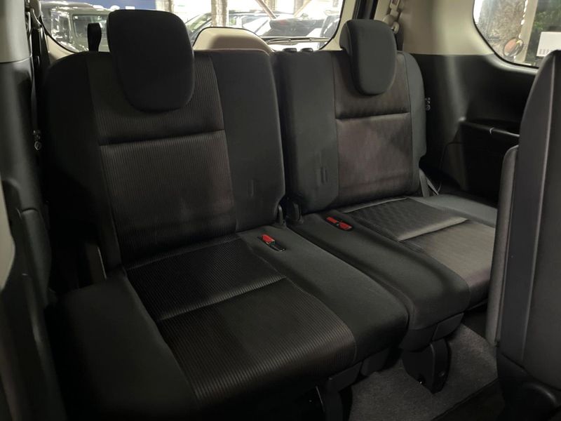 2017 Nissan Serena DAA-GFC27 (UW-6a8a63d838433)[17]