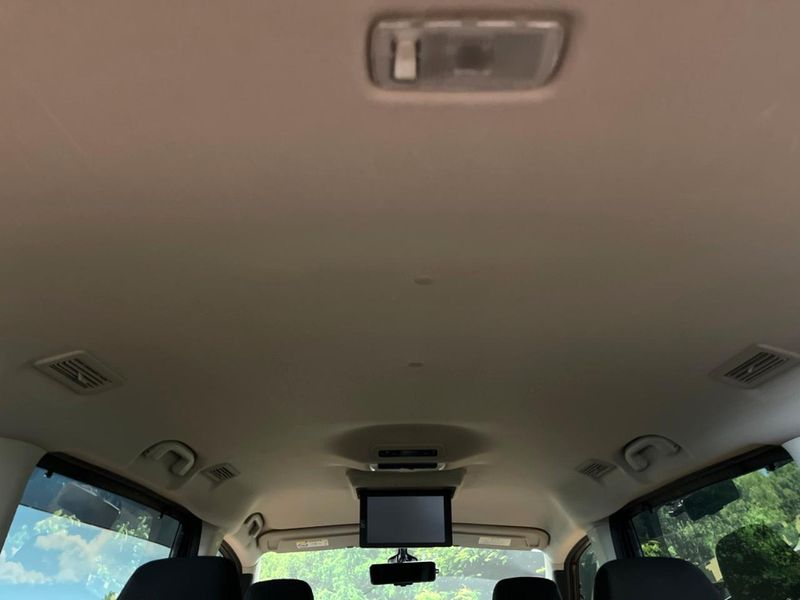 2017 Nissan Serena DAA-GFC27 (UW-6a8a63d838433)[12]