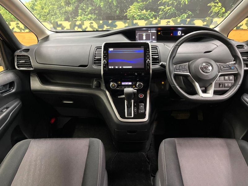 2017 Nissan Serena DAA-GFC27 (UW-6a8a63d838433)[22]