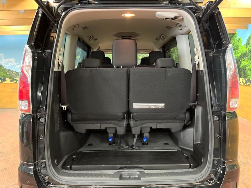 2017 Nissan Serena DAA-GFC27 (UW-6a8a63d838433)[10]