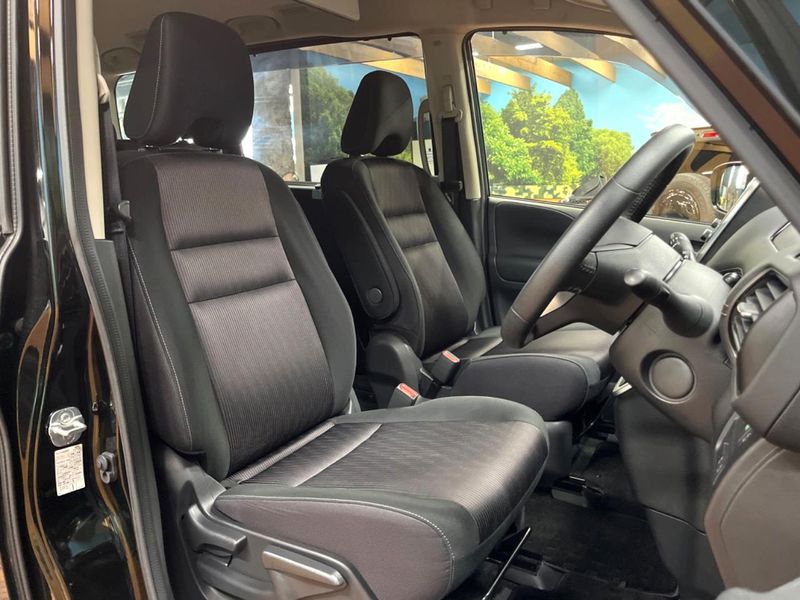 2017 Nissan Serena DAA-GFC27 (UW-6a8a63d838433)[15]