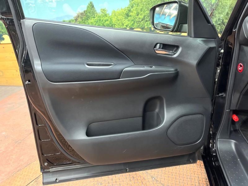 2017 Nissan Serena DAA-GFC27 (UW-6a8a63d838433)[5]