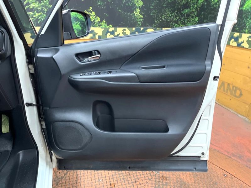 2017 Nissan Serena DAA-GFC27 (UW-6a8a63d89bbd5)[18]