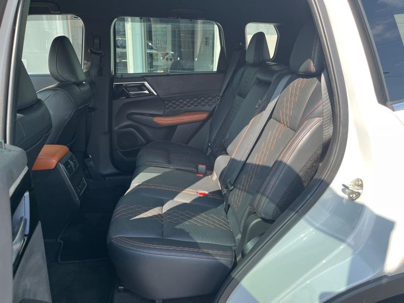 2022 Mitsubishi OUTLANDER PHEV 5LA-GN0W (UW-6a8a63eb601de)[16]