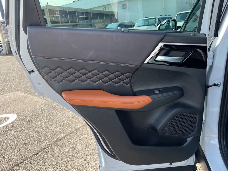 2022 Mitsubishi OUTLANDER PHEV 5LA-GN0W (UW-6a8a63eb601de)[18]