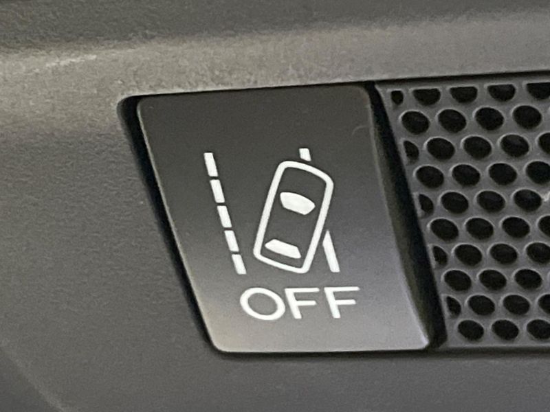 2018 Subaru XV DBA-GT7 (UW-6a8a63ff84965)[28]