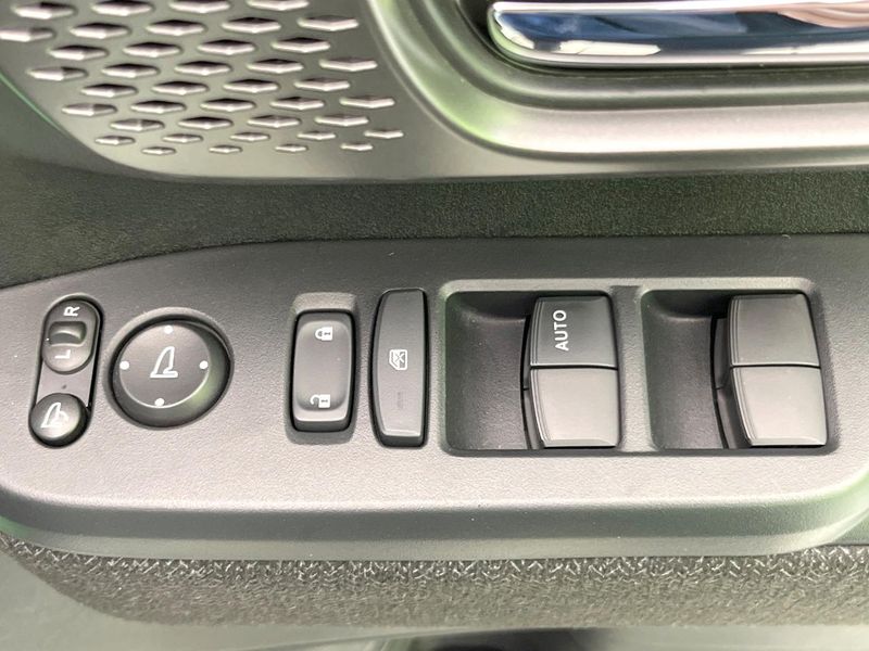 2023 Honda N-BOX CUSTOM 6BA-JF5 (UW-6a8a647571102)[8]