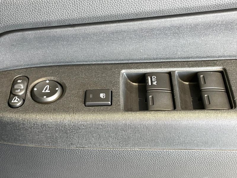 2018 Honda N-WGN Custom DBA-JH2 (UW-6a8a6495eb19d)[14]