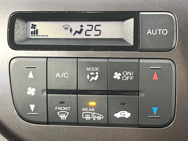 2018 Honda N-WGN Custom DBA-JH2 (UW-6a8a6495eb19d)[26]