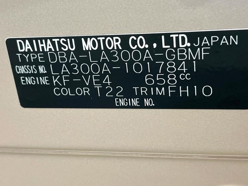 2013 Toyota Pixis Epoch DBA-LA300A (UW-6a8a64c9dd8f4)[1]