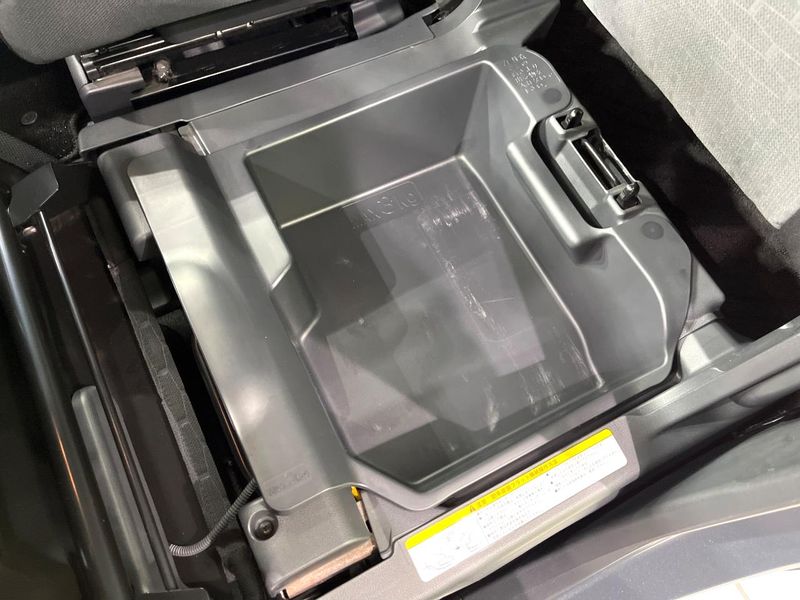 2019 Toyota Pixis Mega DBA-LA700A (UW-6a8a64ec3e2c2)[16]