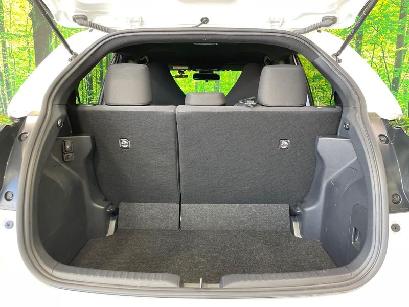 2021 Toyota Yaris 6AA-MXPH10 (UW-6a8a659ae5733)[12]