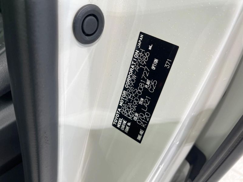 2023 Toyota Noah 6BA-MZRA90W (UW-6a8a65d484454)[1]