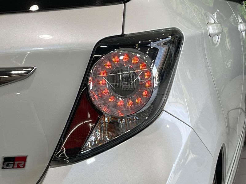 2017 Toyota Vitz DBA-NCP131 (UW-6a8a65d8ed25d)[25]