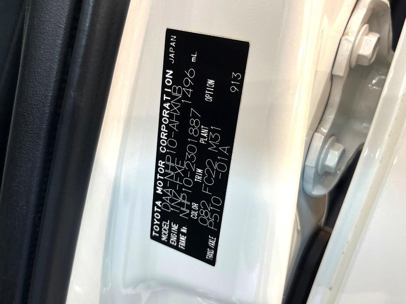 2014 Toyota Aqua DAA-NHP10 (UW-6a8a65dfb7a55)[1]